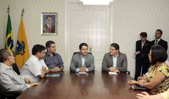 Assinatura_Edital_Seletivo_Professores_201113_Foto_HonorioMoreira (2)