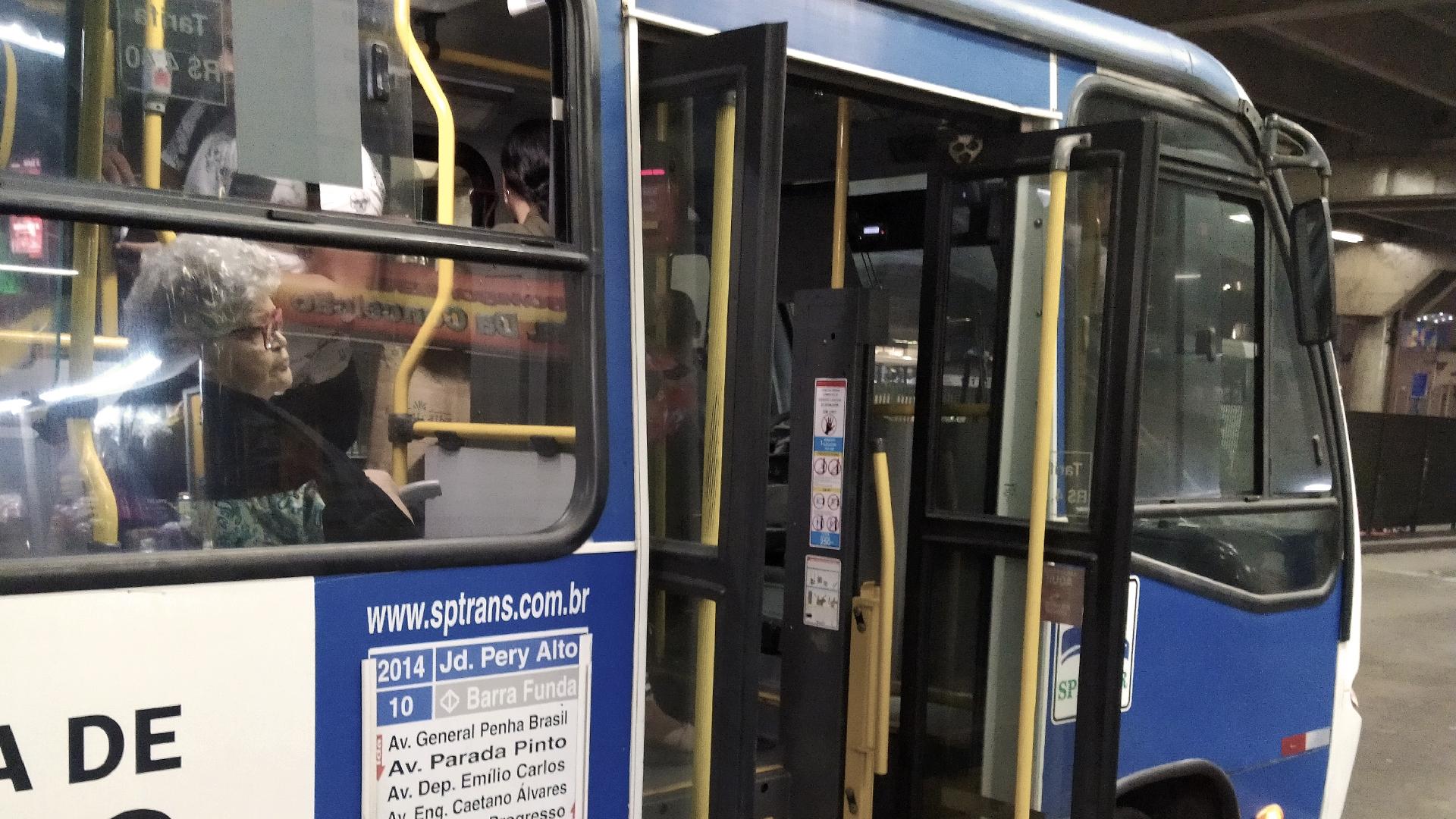 maria-miranda-aposentada-indo-para-casa-1584142395654_v2_1920x1080